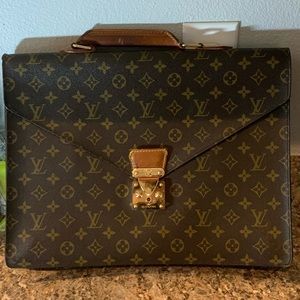 💯 authentic guaranteed Louis Vuitton portfolio